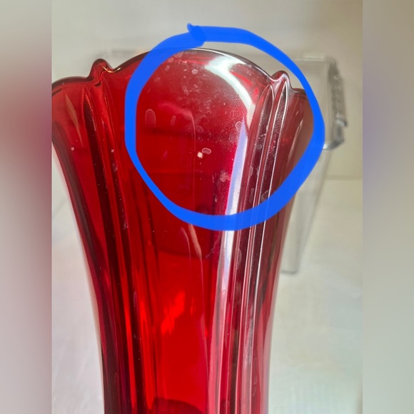 BEAUTIFUL VINTAGE RUBY RED LILY SHAPED GLASS VASE (HEIGHT 9 1/2) - Picture 6 of 9